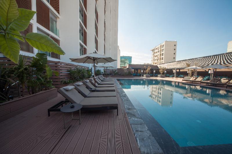 Barcelo Anfa Casablanca Hotel Luaran gambar The swimming pool at the hotel